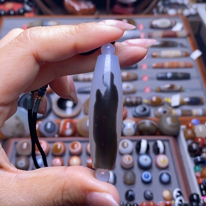 痛***日玛瑙/玉髓未镶嵌珠宝半成品