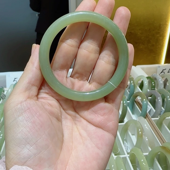 I***b和田玉未镶嵌手镯251