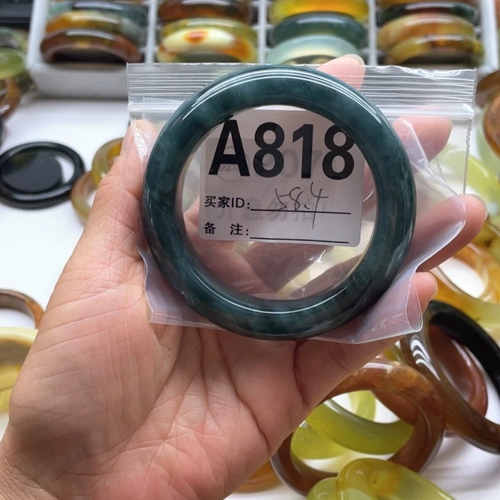 未镶嵌蛇纹石玉手镯?