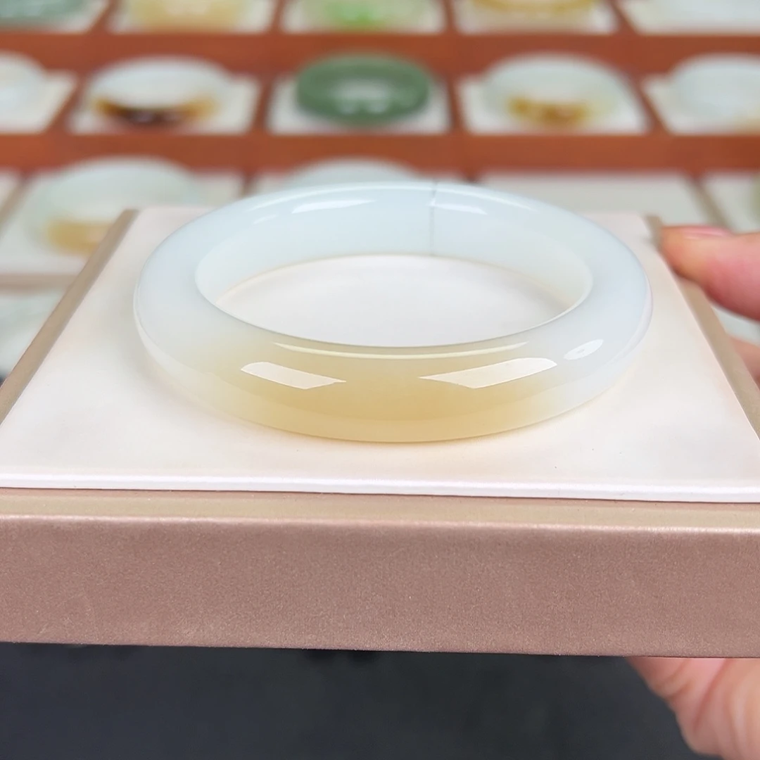 和田玉未镶嵌手镯和田玉糖白手镯