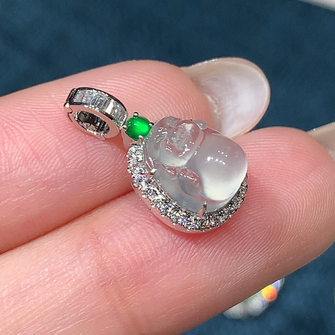 颈饰18K金镶嵌翡翠佛公