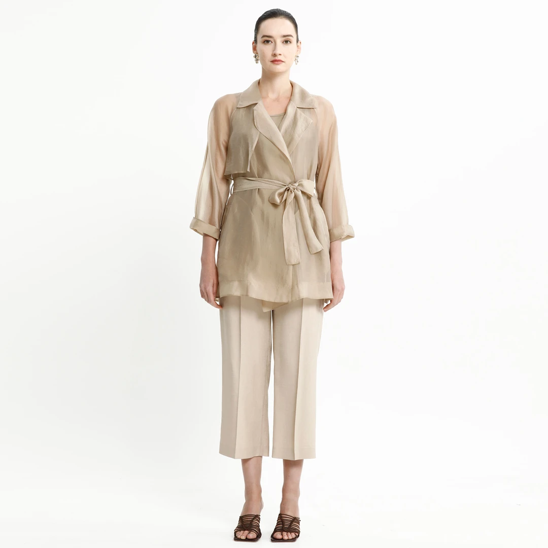 【粉丝专属】卡莉朵拉风衣C26B7608