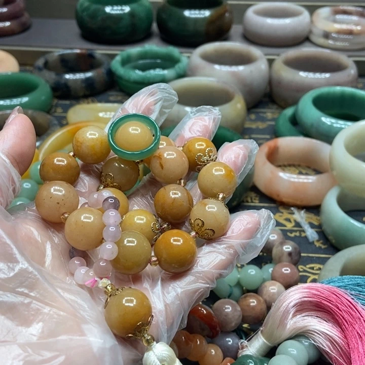 石英质玉手镯未镶嵌