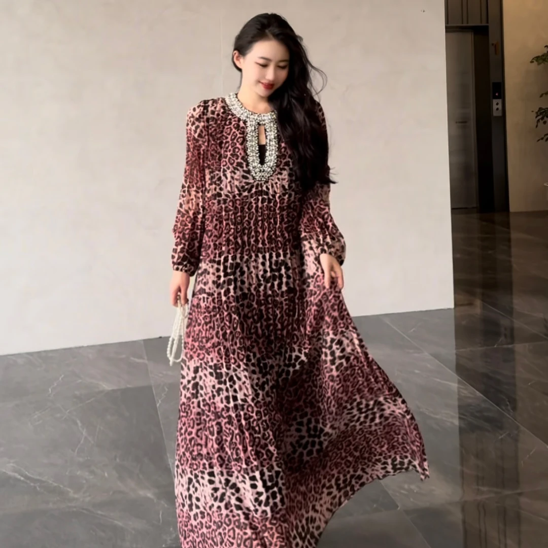 【Seven】重工镶钻宽松羽毛长袖连衣裙百褶长裙