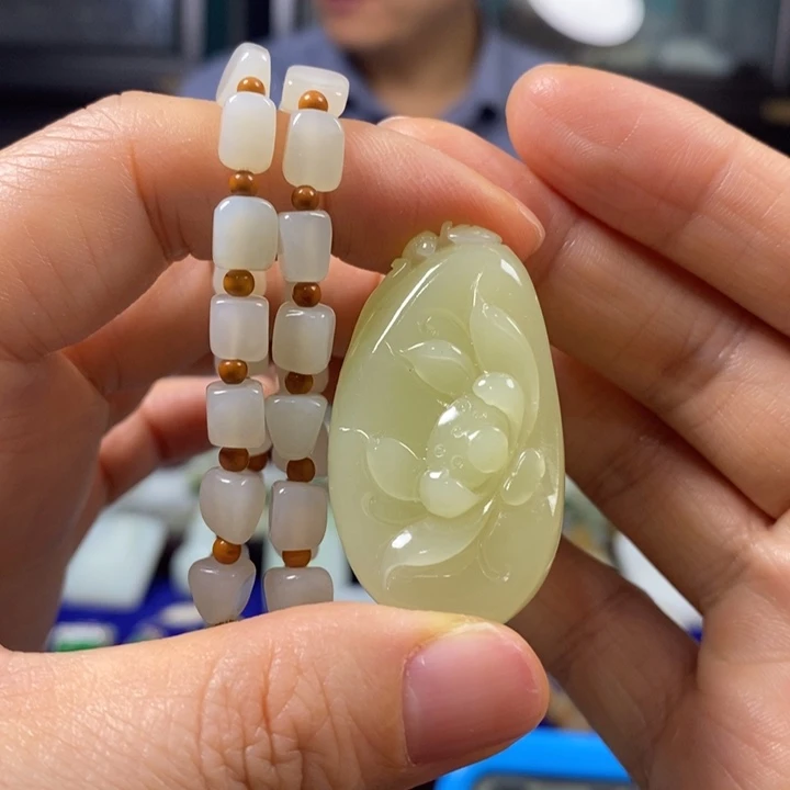 定制和田玉剑****楼和田玉挂件