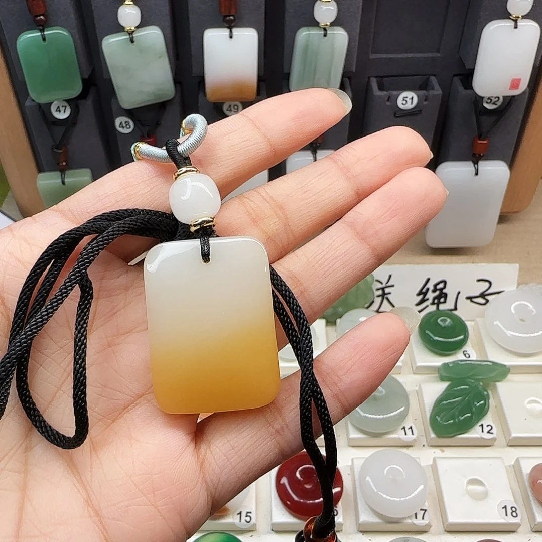 石英质玉未镶嵌颈饰