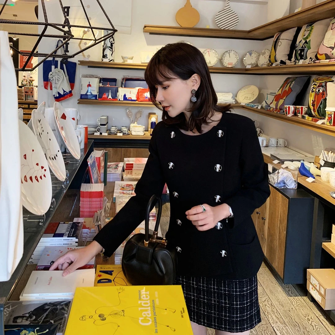 时尚感名媛风排扣圆领修身外套小香风显瘦气质小个子针织黑色