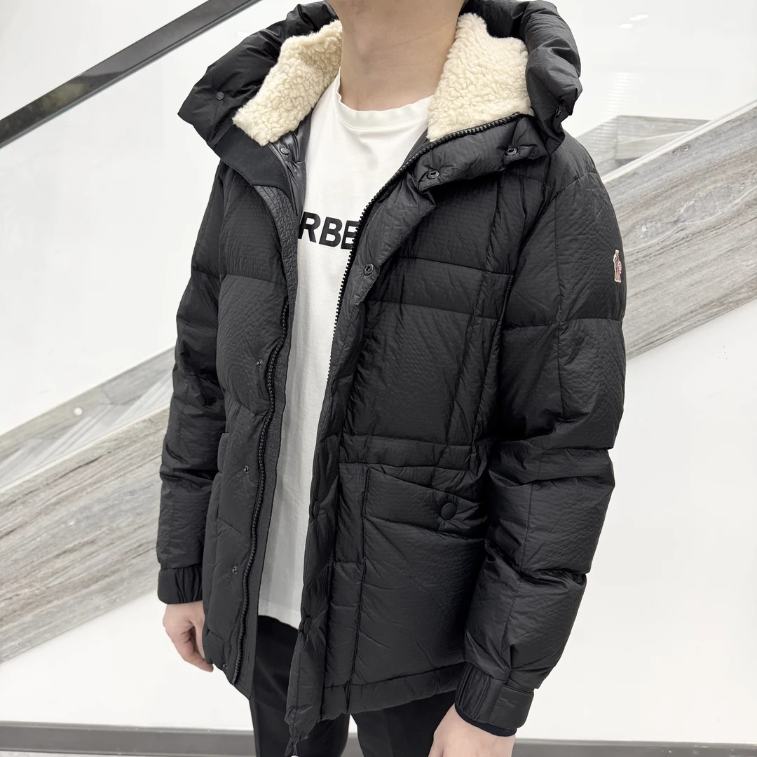 全新未使用 MONCLER 蒙口 DANZ滑雪服帽子里羊羔毛白鹅羽绒服黑色