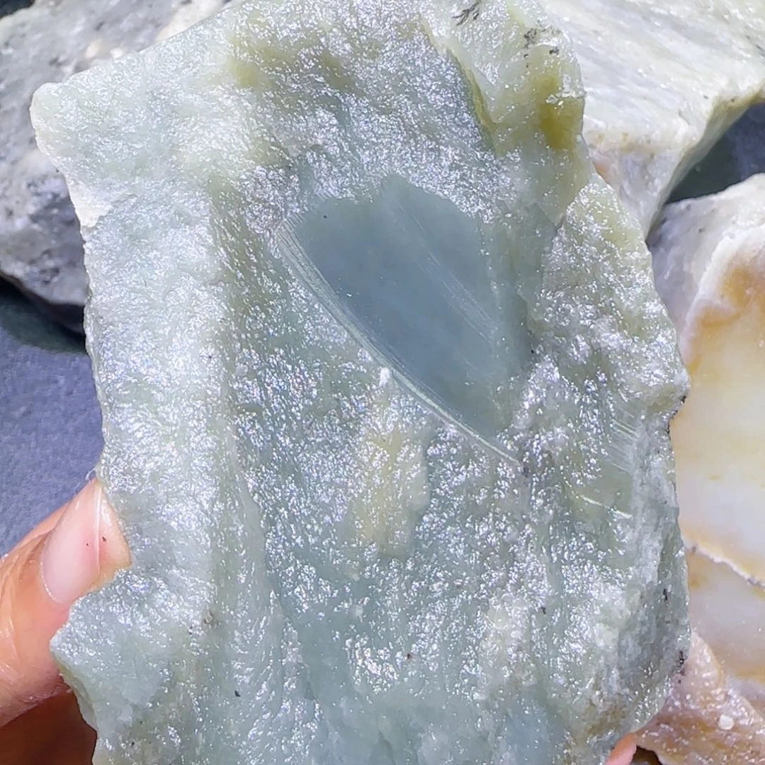 文***刀和田玉未镶嵌珠宝半成品