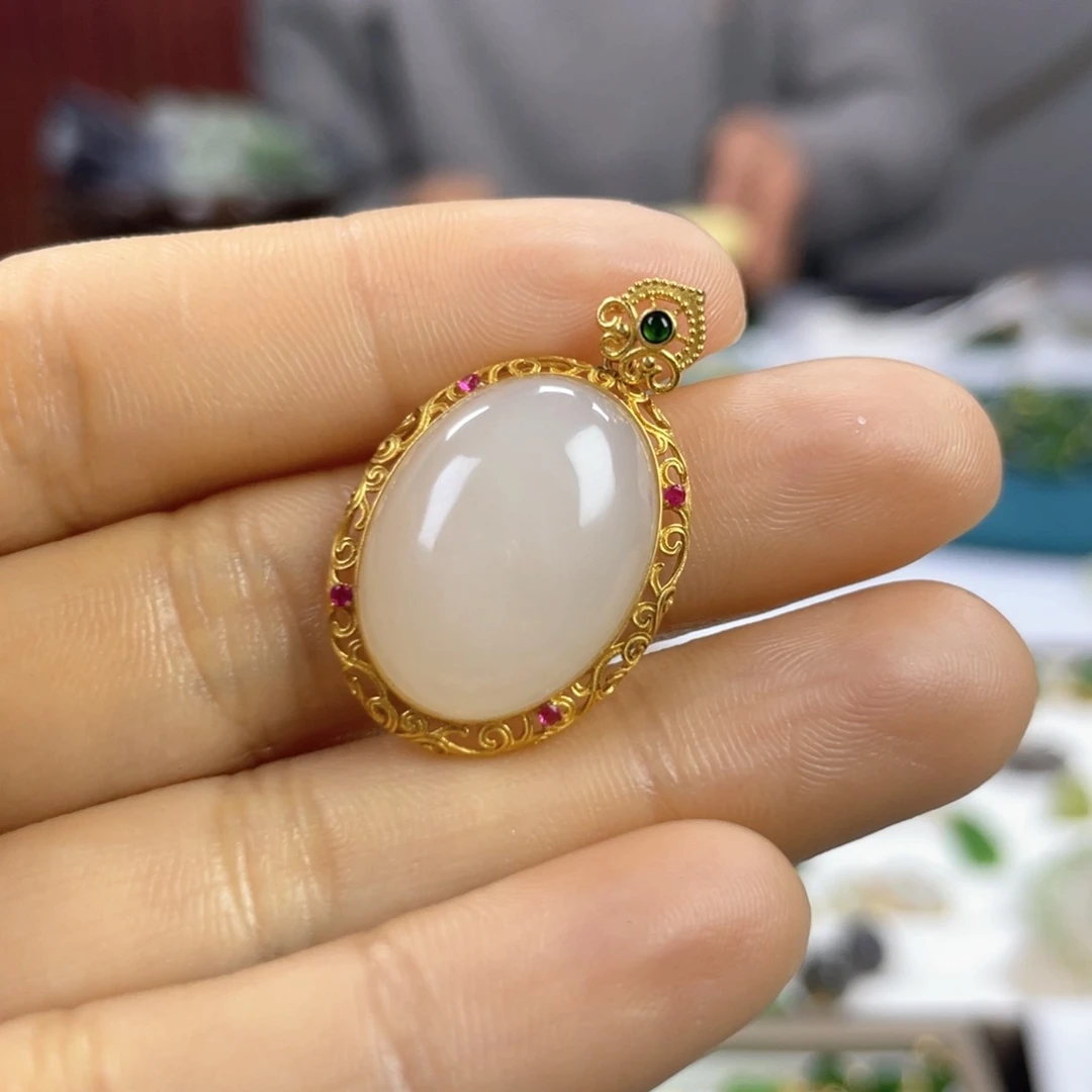 和田玉颈饰18K金镶嵌