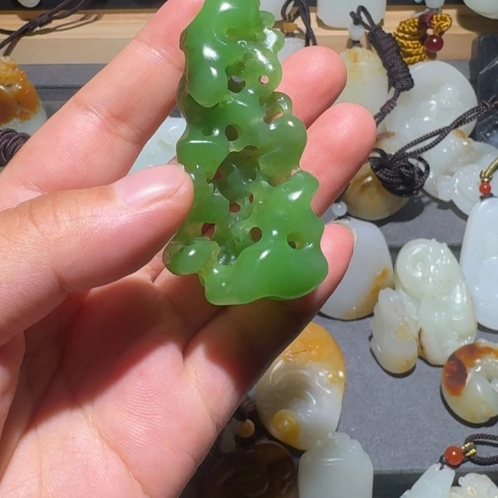 颈饰未镶嵌和田玉（糖玉）