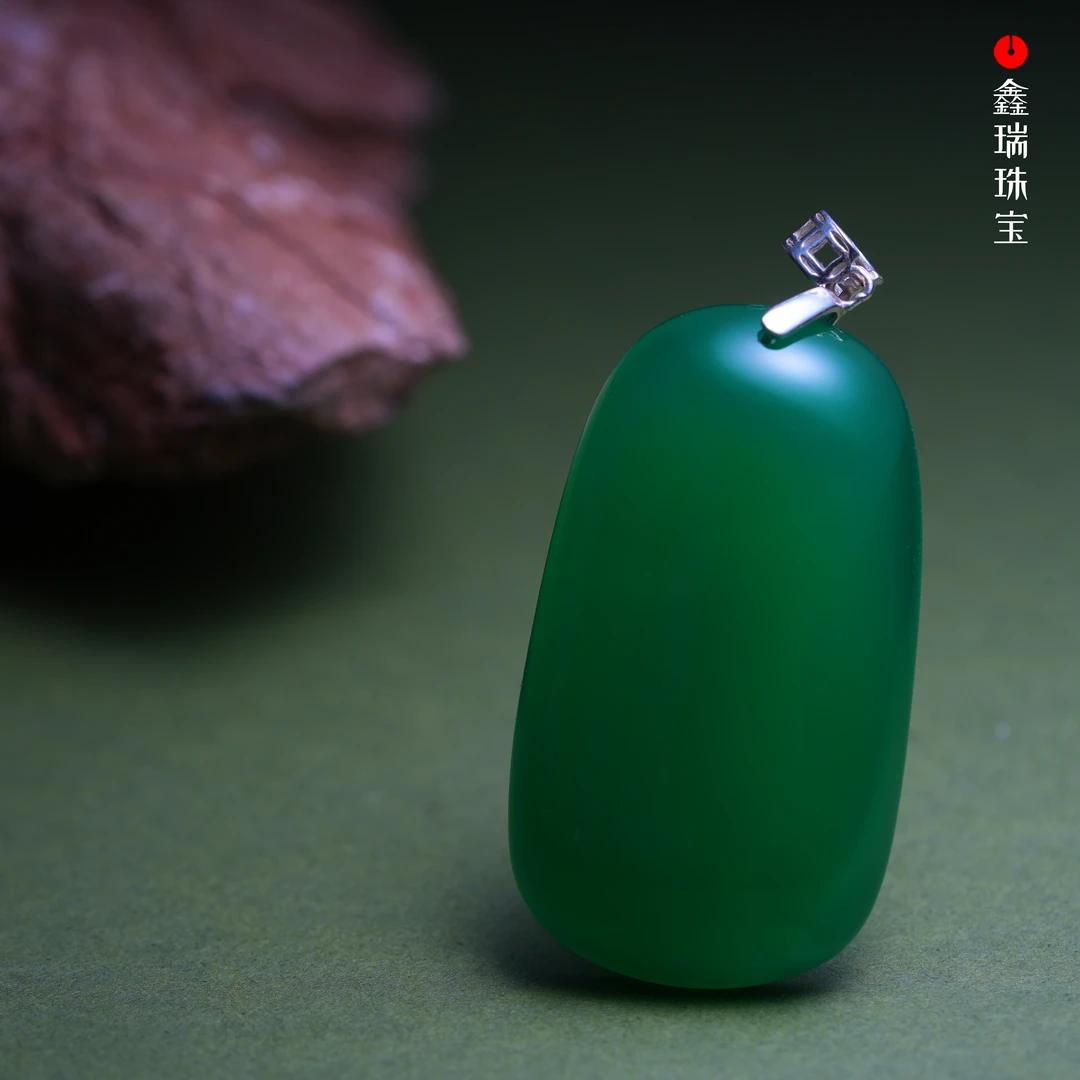 天然玉石绿玉髓平安牌吊坠小款无事牌挂件百搭毛衣链精品爆款颈饰