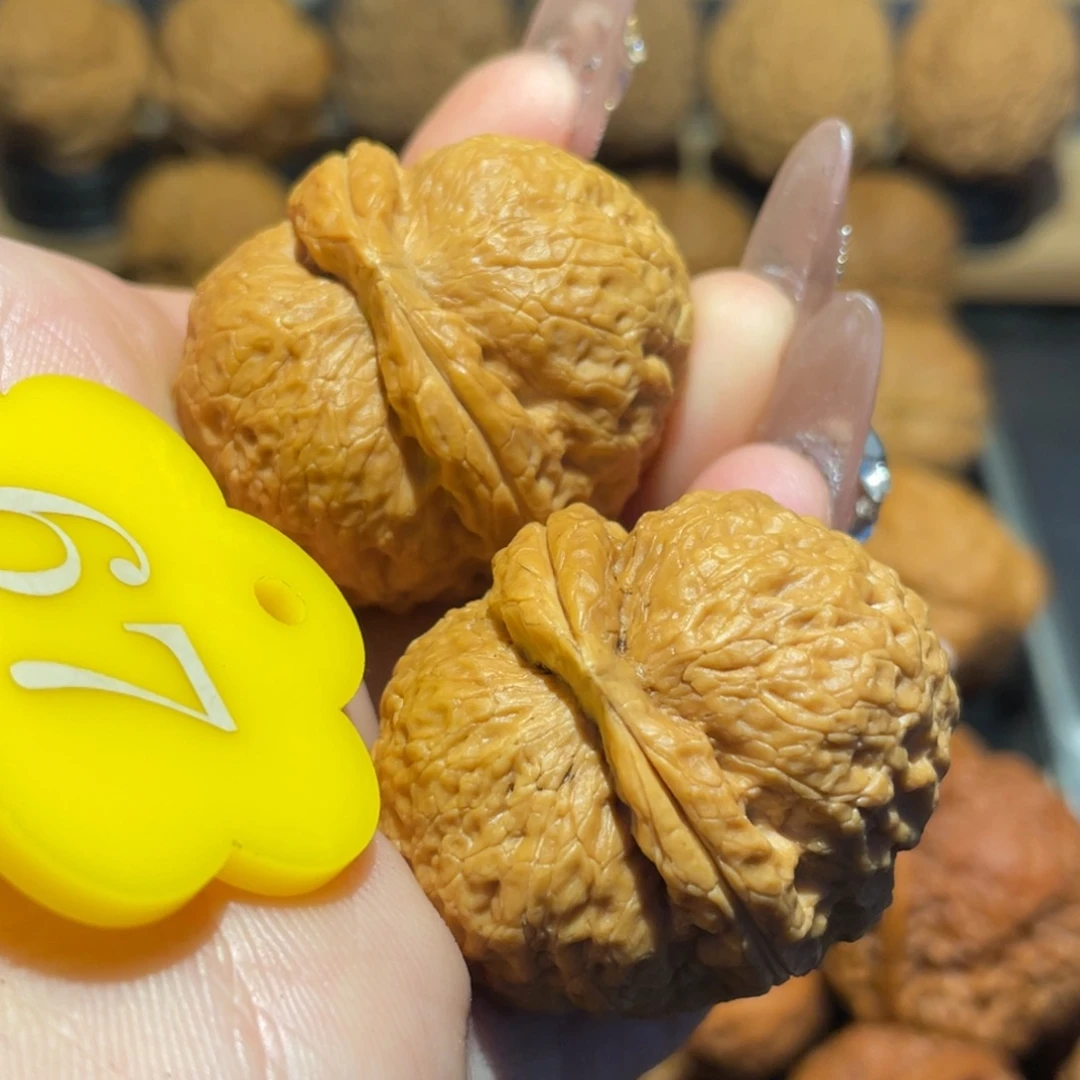 桃核吊坠烈焰红唇核桃37