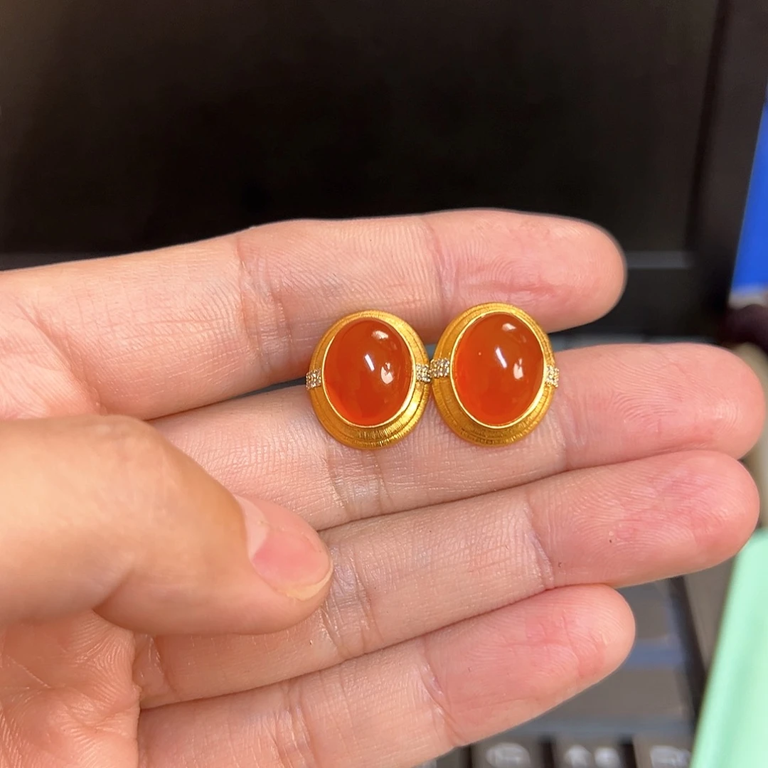 和田玉耳饰18K金镶嵌六*天