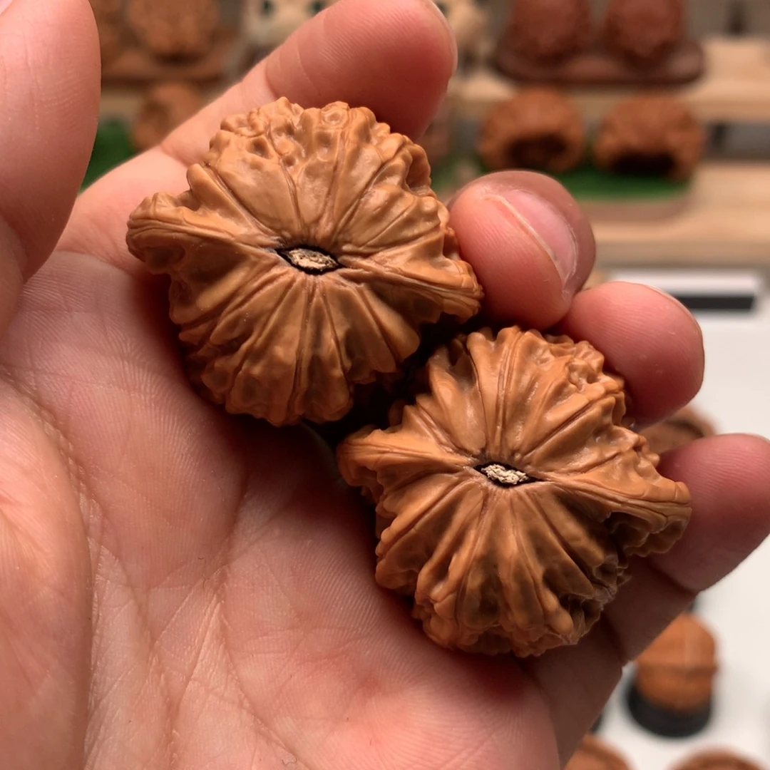 【闪购商品】文玩核桃吊坠E***u隐隐约约