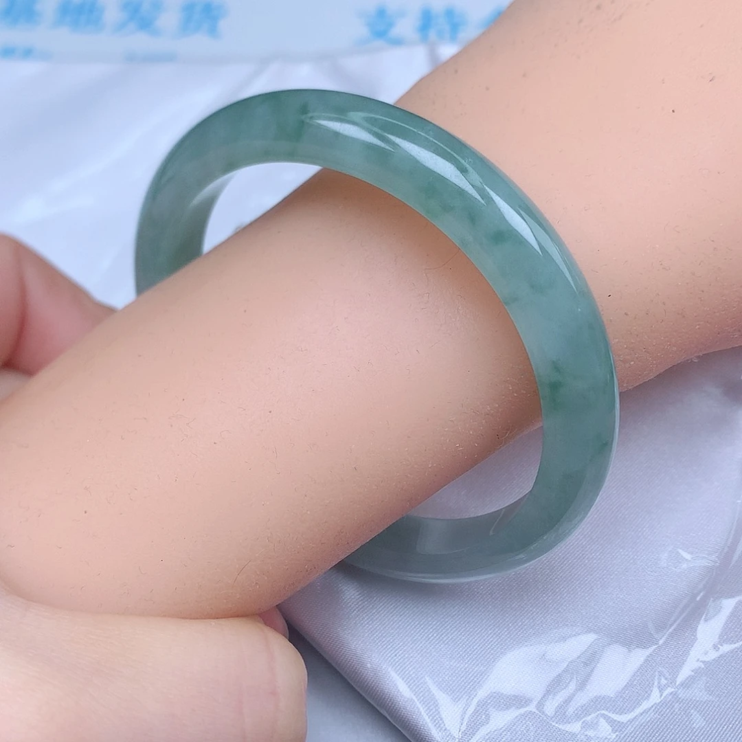 翡翠手镯未镶嵌天然