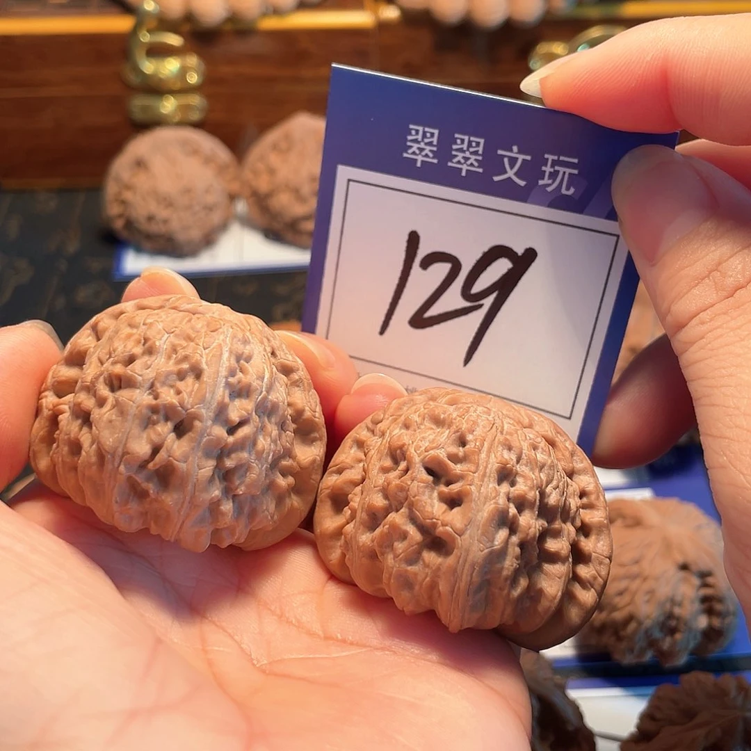 桃核把件129号全品白狮子4.2