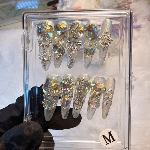 粉色猫眼奢华爆闪鸽子蛋钻显白可拆卸手工穿戴美甲贴片