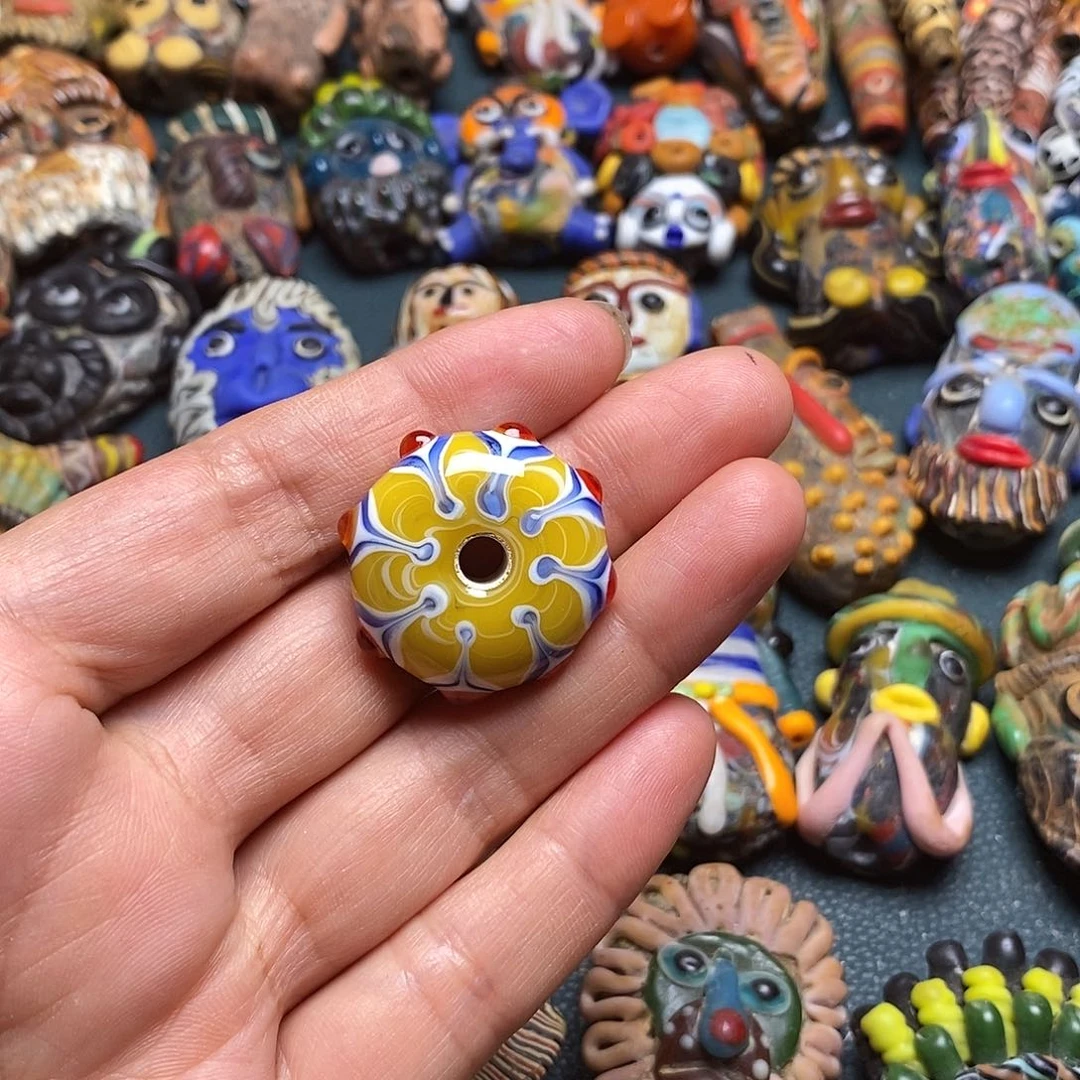 琉璃颈饰黄色盘扣