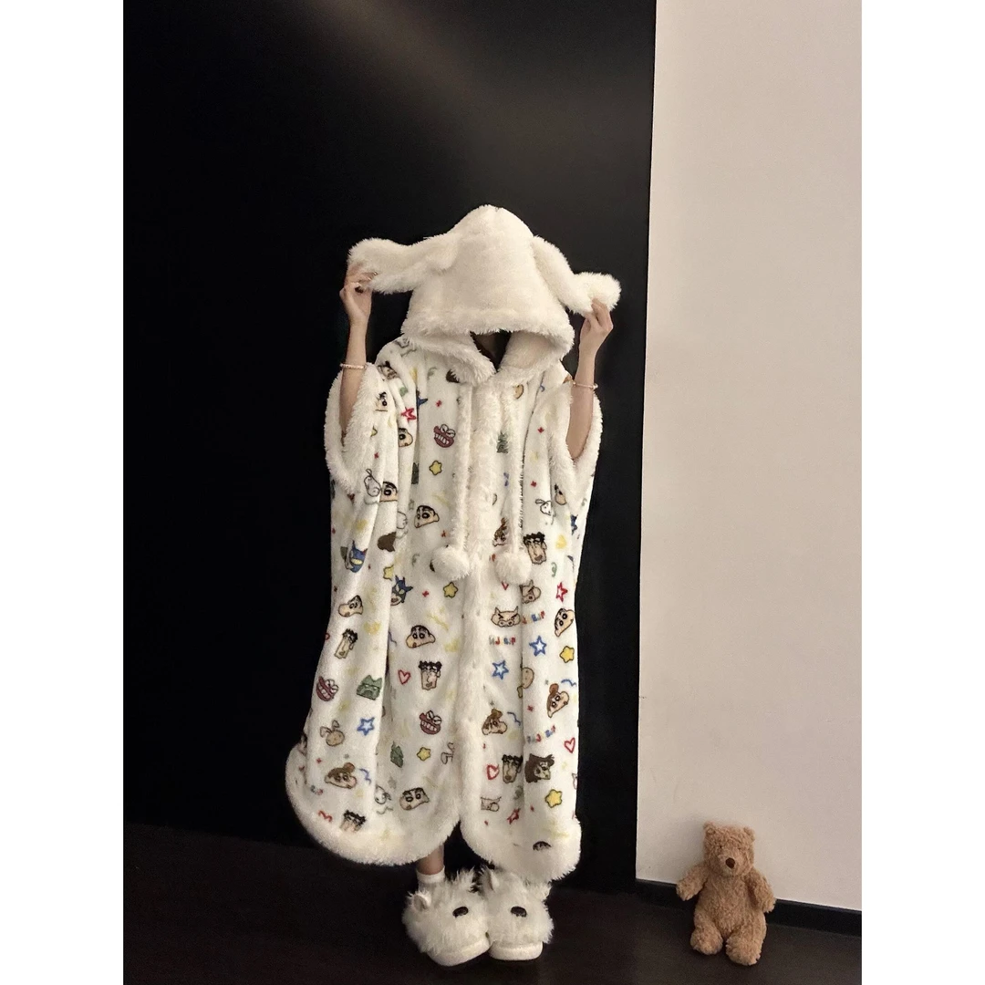 毛茸茸卡通蜡笔小新法兰绒睡袍女秋冬大码加厚保暖连帽外套家居服