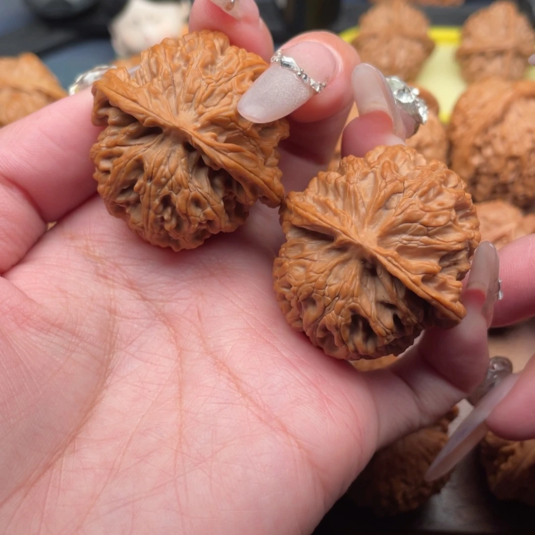 文玩核桃吊坠全品，红皮苹果39.5