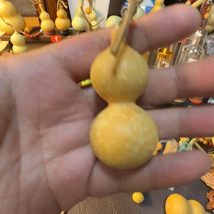 兰***茵葫芦一枚绕指柔花叶