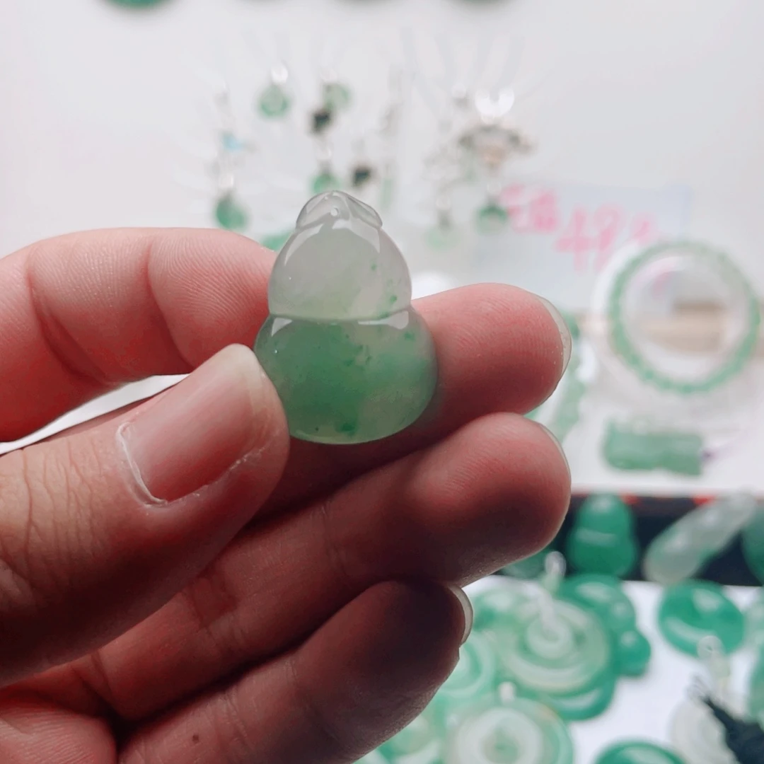 石英质玉未镶嵌颈饰