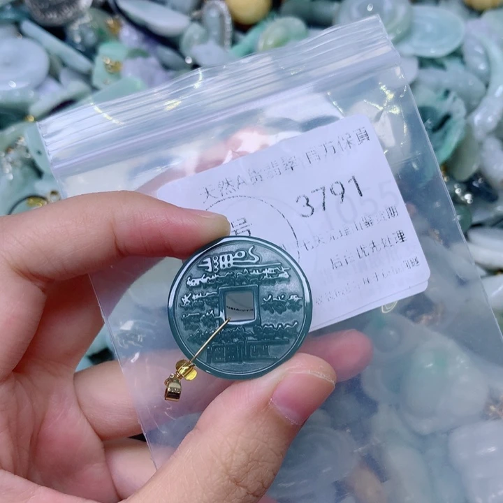 吊坠(不含链)未镶嵌翡翠