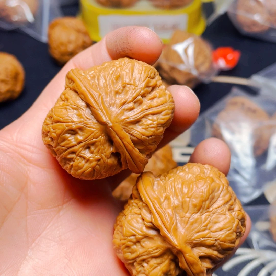 吊坠文玩核桃玉**?红方印
