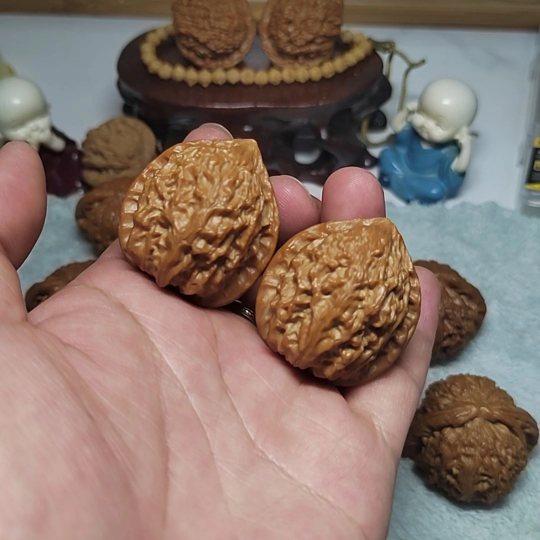 文玩核桃吊坠36金牛
