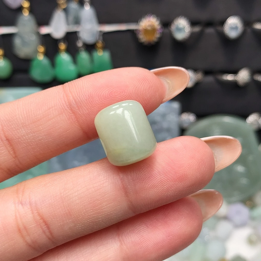 翡翠未镶嵌颈饰筒珠