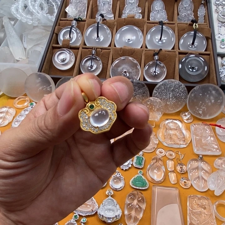 石英质玉吊坠合金