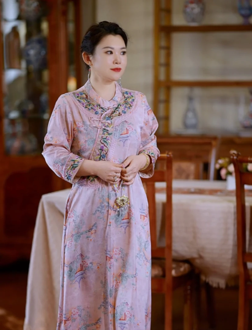 （东方美～江南）新中式2025春季新款刺绣红云薯莨纱金标高端连衣裙