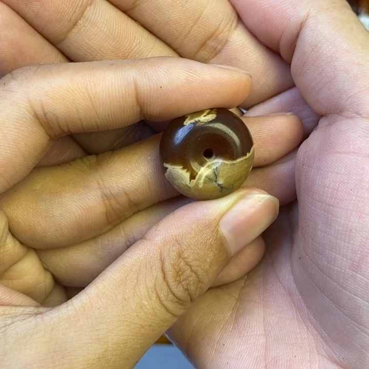 未镶嵌琥珀珠宝奇石