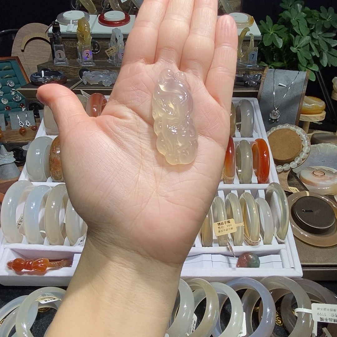 玛瑙/玉髓颈饰未镶嵌孑****?