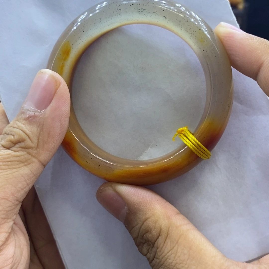 一***绵石英质玉（黄龙玉）未镶嵌手镯