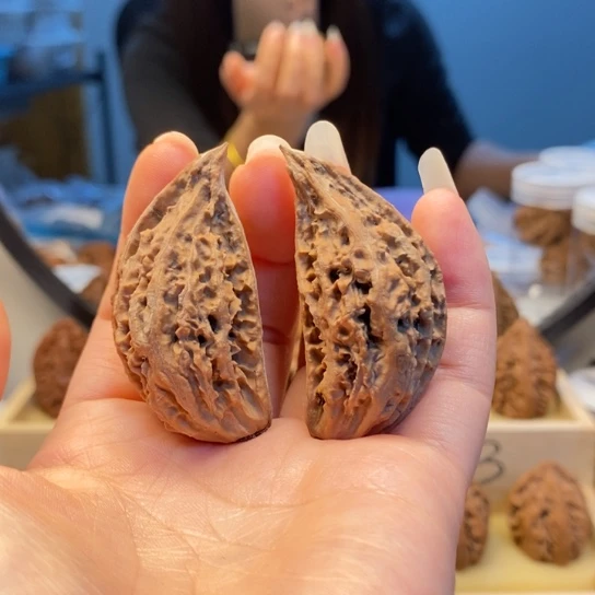 桃核把件半壁江山