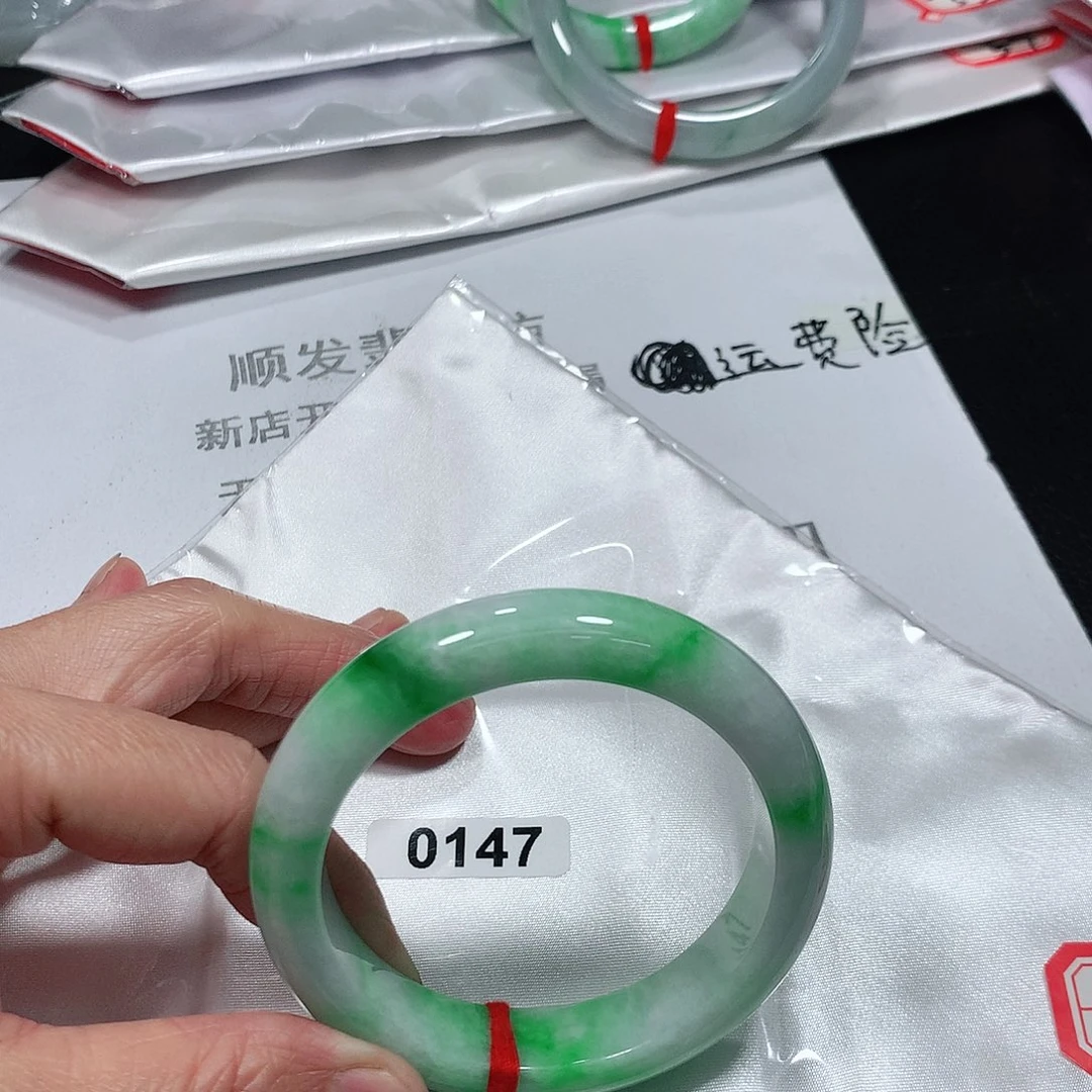 翡翠手镯未镶嵌天然缅甸A货翡翠手镯