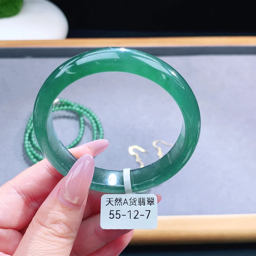 未镶嵌手镯（圆镯）翡翠