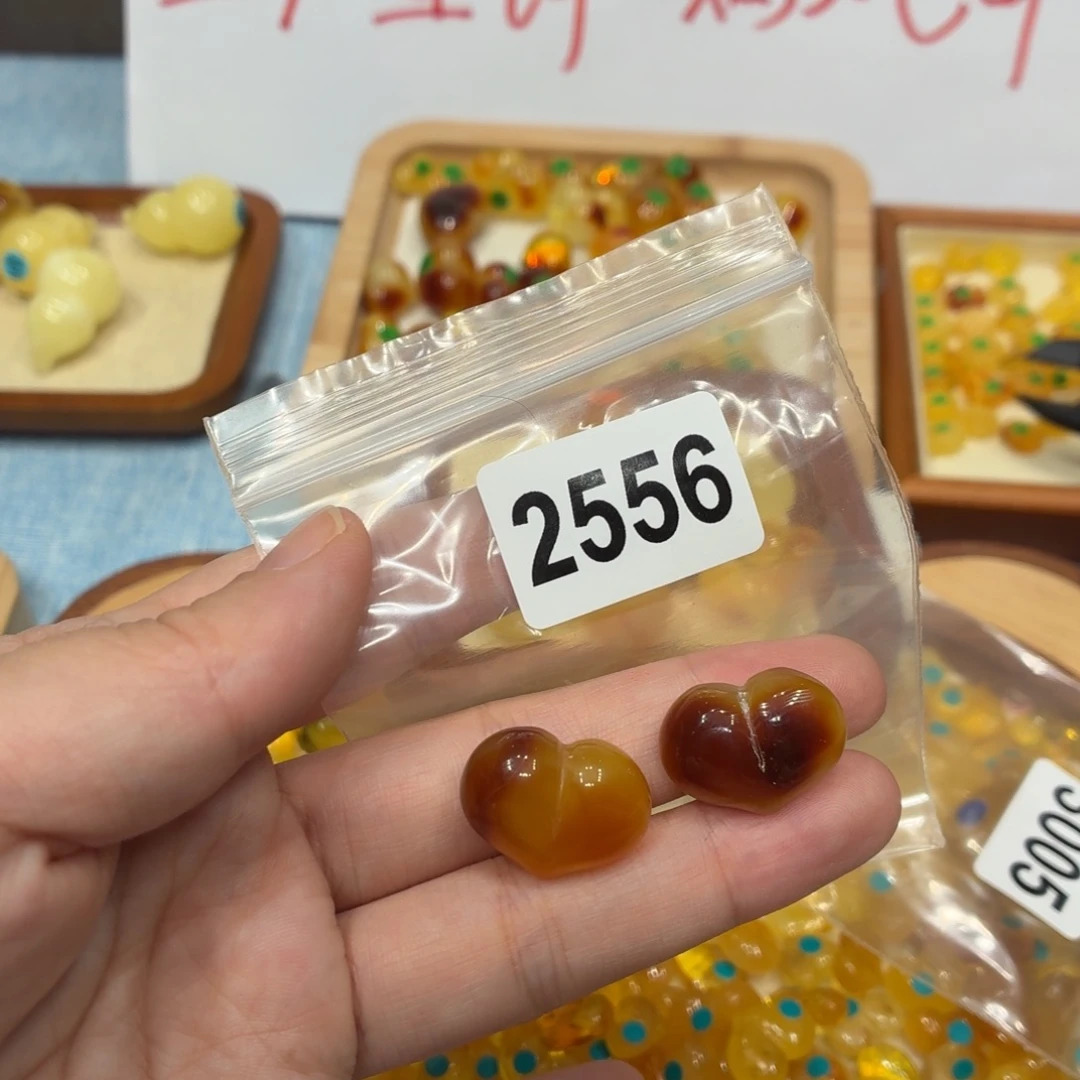 琥珀未镶嵌珠宝奇石