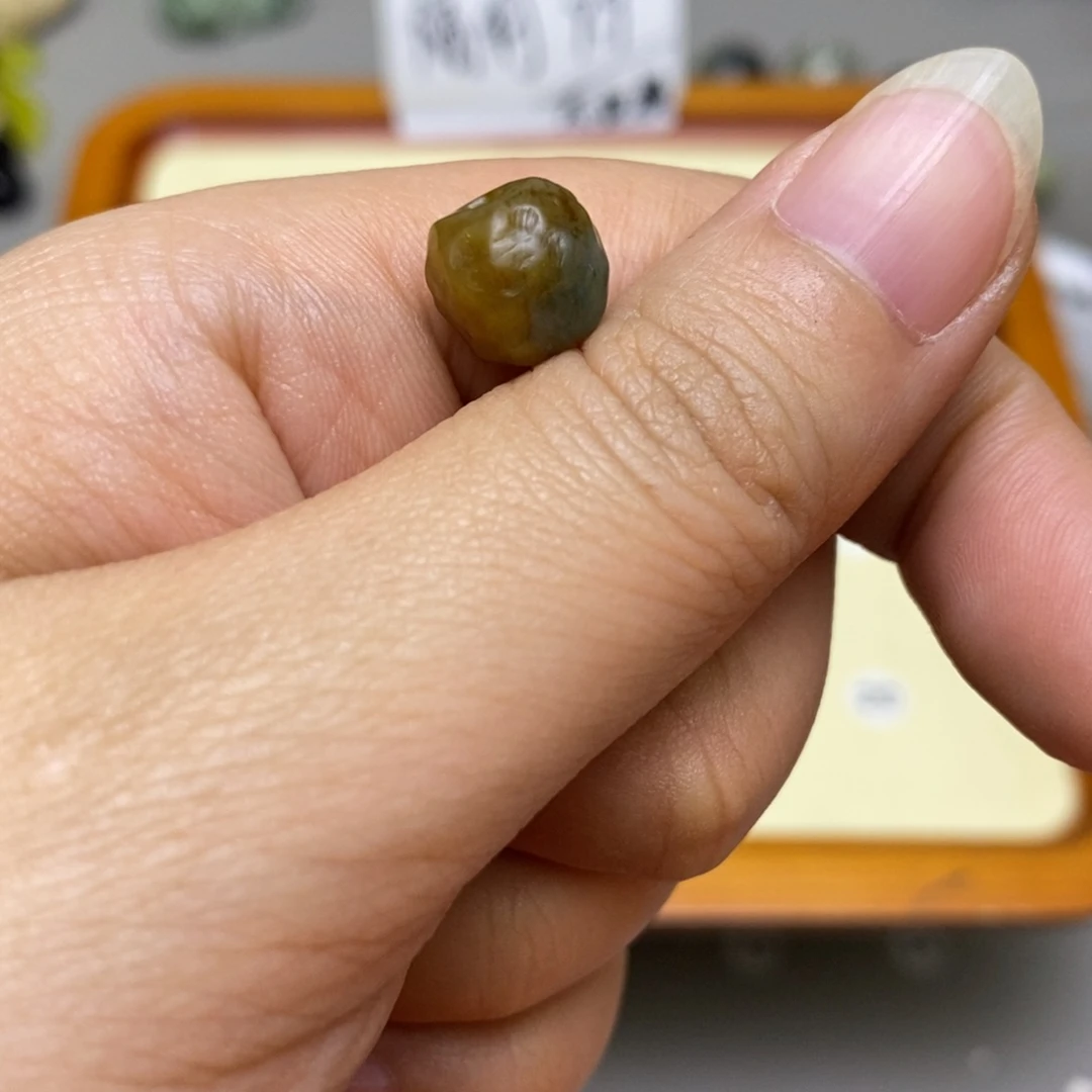 老***料蛇纹石玉未镶嵌配饰