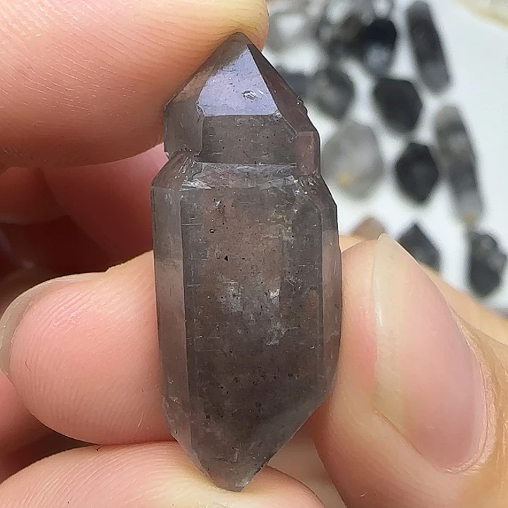 水晶珠宝半成品未镶嵌灰素描散墨