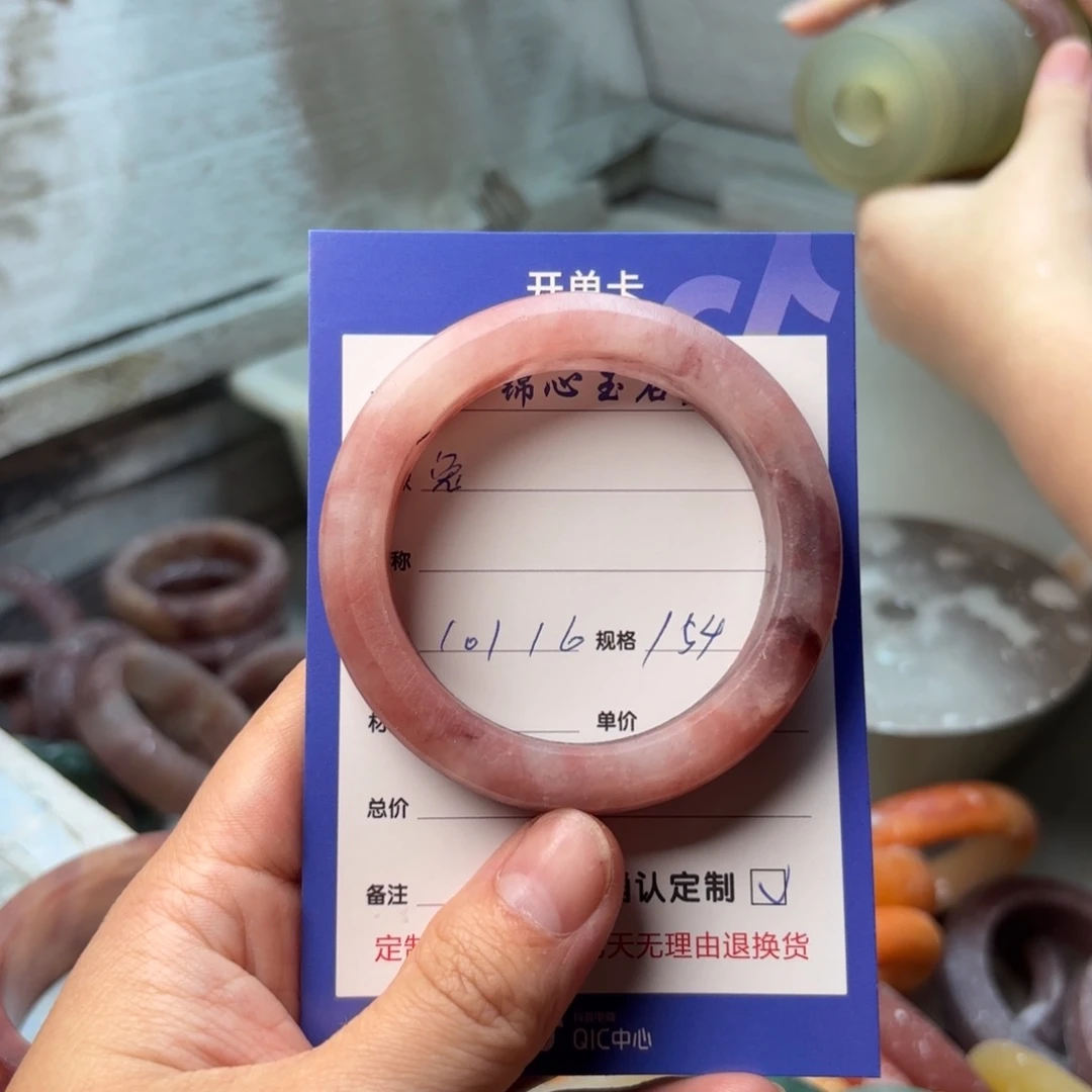 未镶嵌手镯石英质玉?