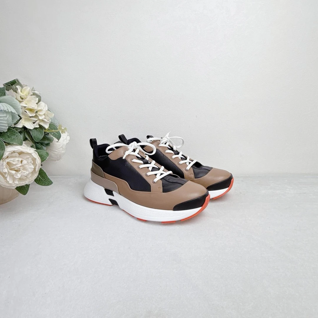 95新/Hermes/爱马仕/休闲鞋/42码/Bk039