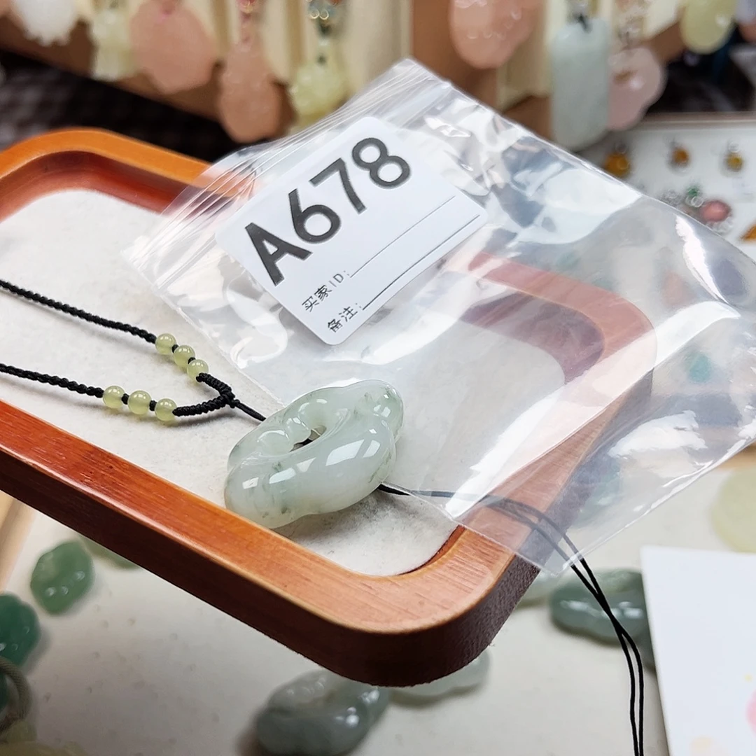 颈饰合金石英质玉