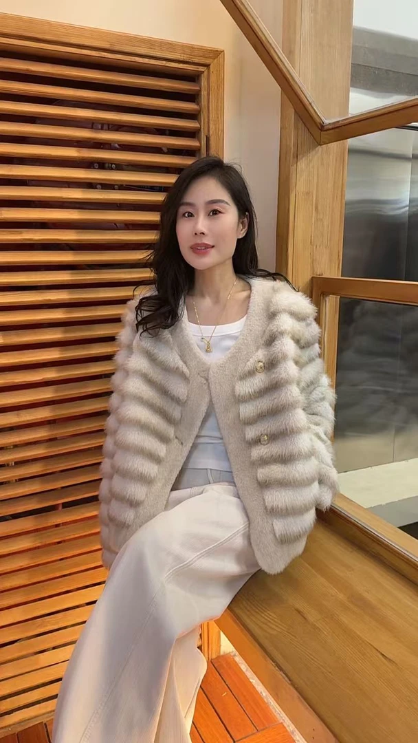 Miss Huo 龙猫毛毛外套 A米色 248972