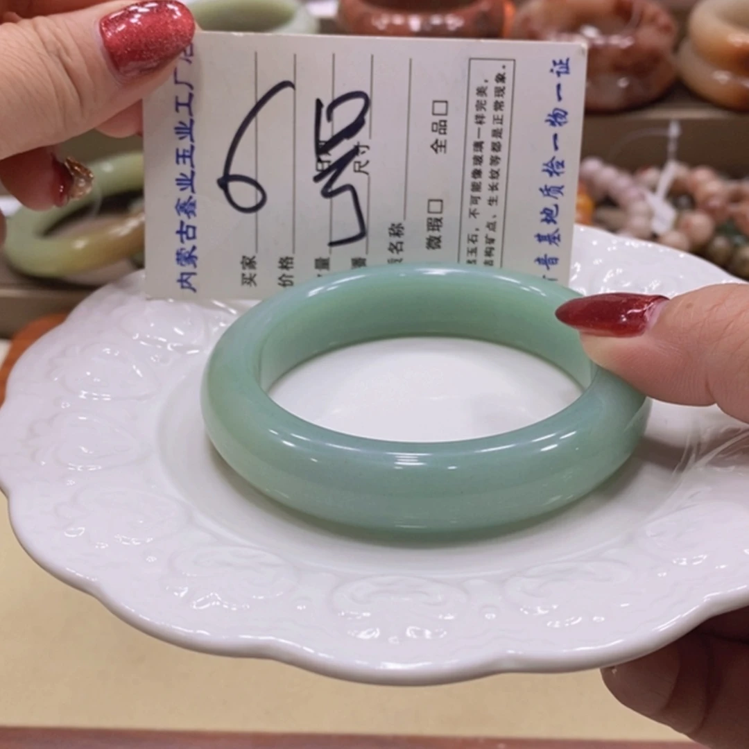 【闪购商品】未镶嵌手镯石英质玉