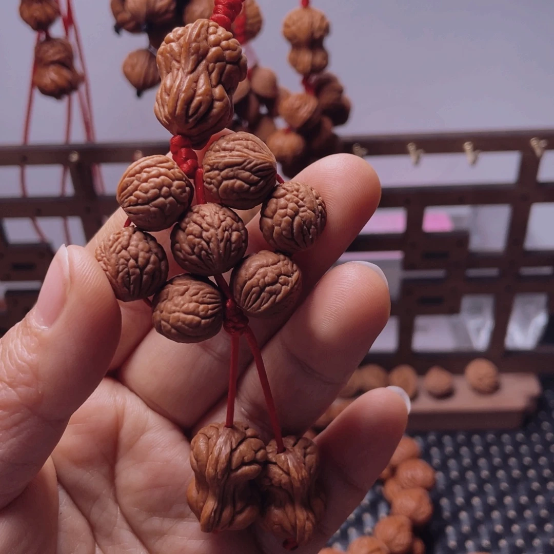 雪***手木质类龙纹桃枭手串