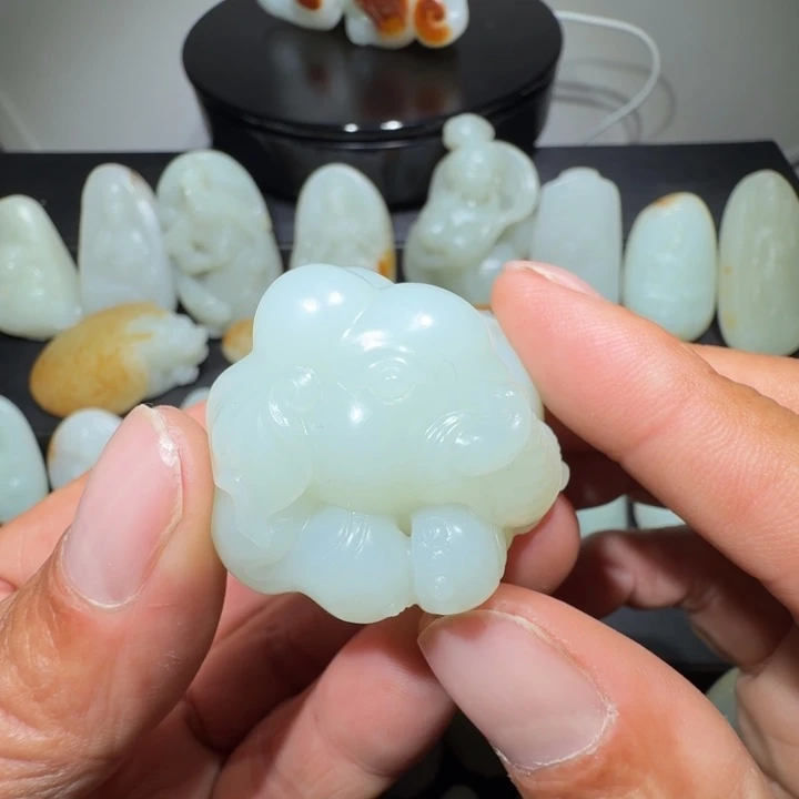 颈饰未镶嵌和田玉晒****鼠