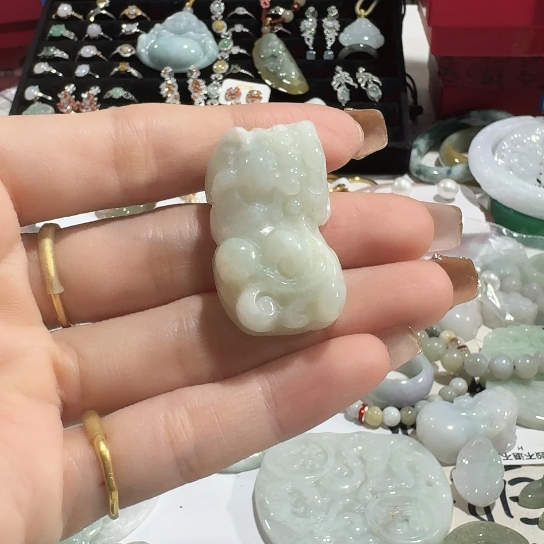 o***g翡翠未镶嵌颈饰5859